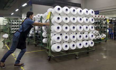 Fabryka poliestru w Tajlandii.