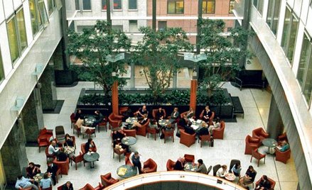 Unijni urzędnicy często wykorzystują restauracje w Parlamencie Europejskim jako miejsca nieformalnyc