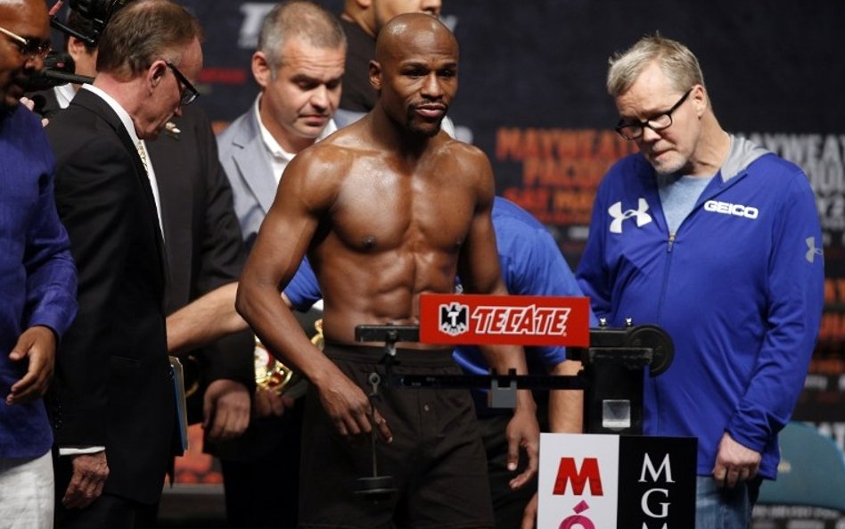 Mayweather wygwizdany podczas ważenia