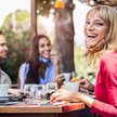 Dystans i maseczka w wielu sklepach czy restauracjach to fikcja