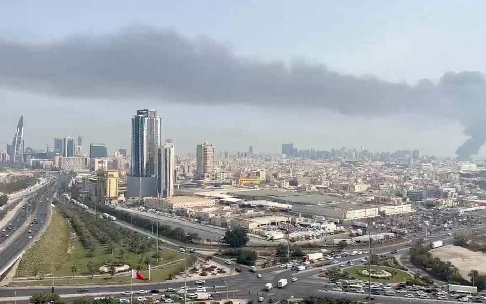 Dym nad bazą USA w Bahrajnie