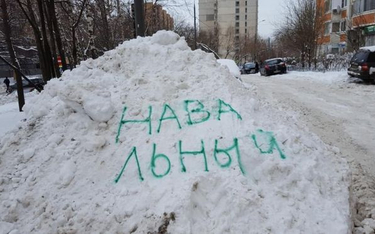 Moskwa: Za dużo śniegu? Napisz na zaspie "Nawalny"