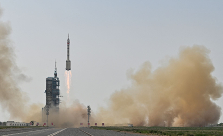 Shenzhou-16 został wyniesiony na orbitę przez rakietę Długi Marsz-2F