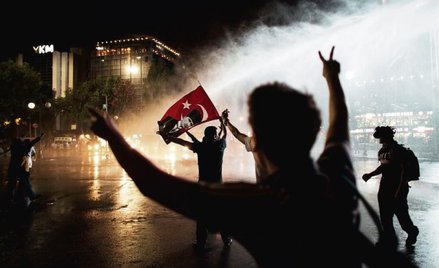 Demonstranci z placu Taksim przeciwko autorytarnym zapędom szefa rządu