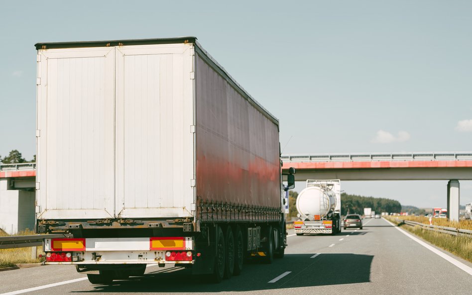 Osoby zatrudnione w transporcie drogowym to głównie obcokrajowcy
