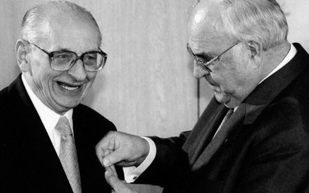 Prof. Władysław Bartoszewski i kanclerz Niemiec Helmut Kohl