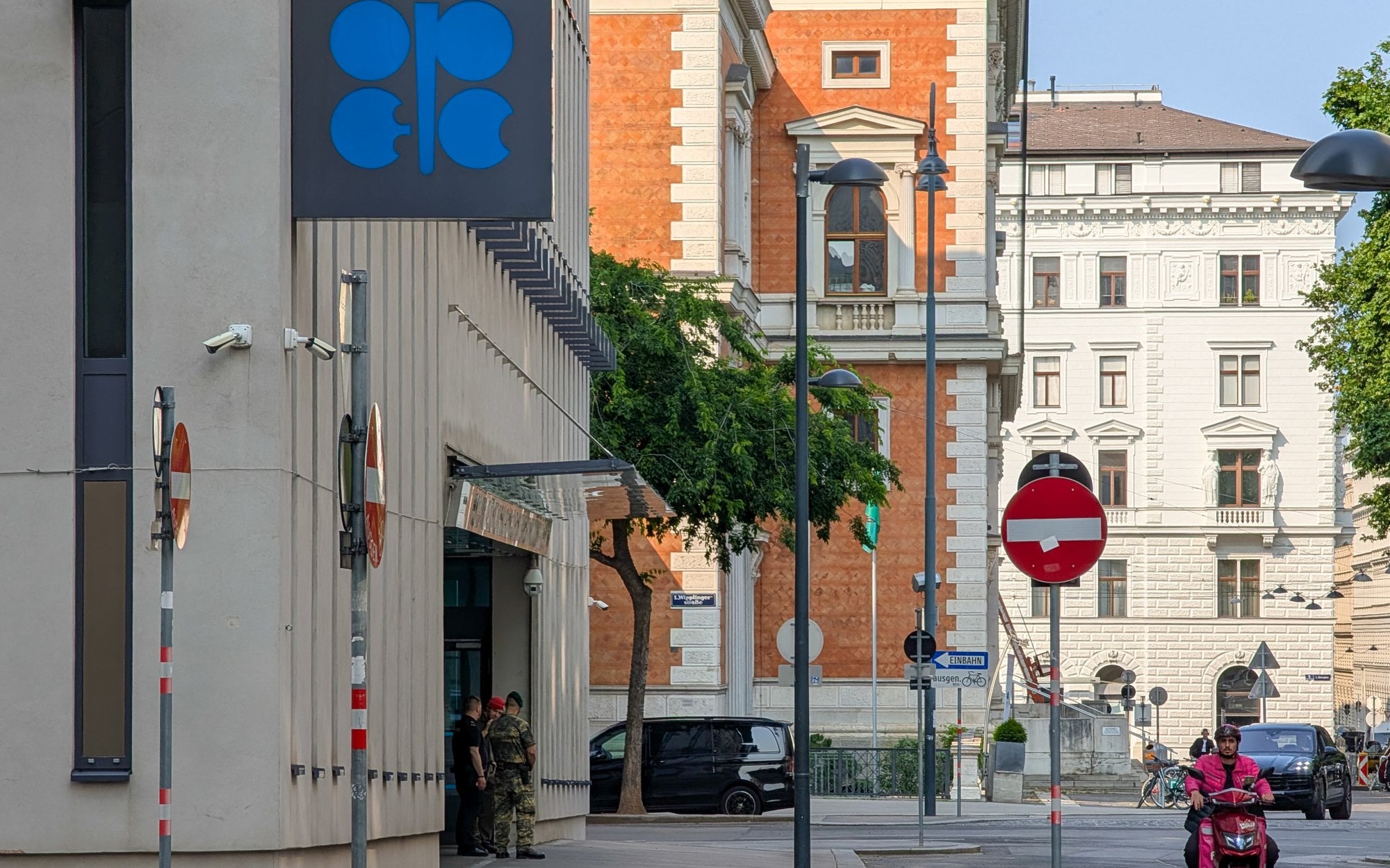 Blokada Ormuzu wstrząsnęła rynkiem. OPEC+ zapowiada działania
