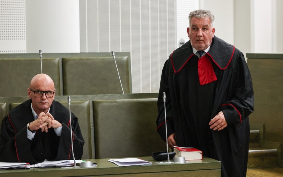 Prokuratorzy Zbigniew Synak i Dariusz Makowski podczas posiedzenia Trybunału Stanu ws. immunitetu pr
