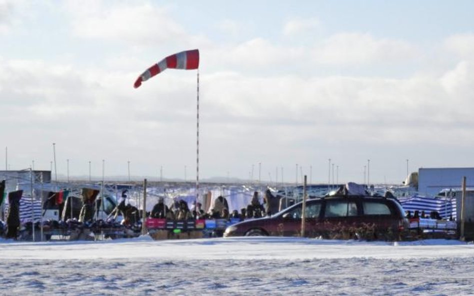 Lotnisko w Zamościu-Mokrem w niedziele zamienia się w największy bazar w regionie