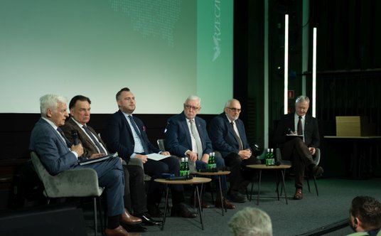 Uczestnicy debaty zorganizowanej w czasie gali "Rzeczpospolitej"