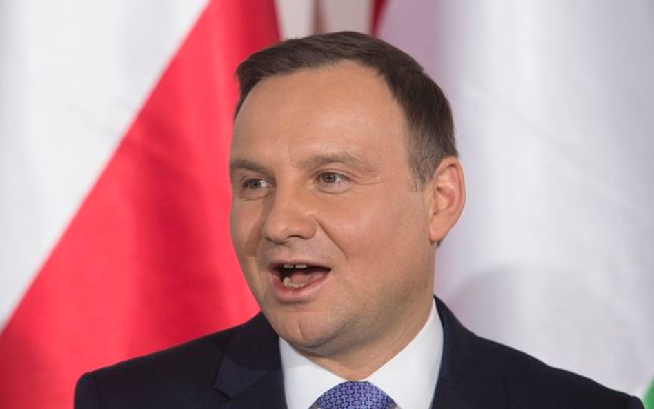 Sondaż prezydencki: Duda wygrywa z Tuskiem i Biedroniem
