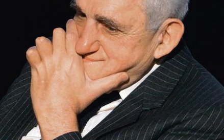 Włodzimierz Trams ma 72 lata, mieszka w Warszawie.