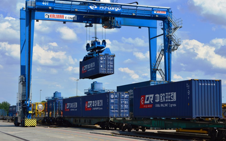 Puste kontenery na Jedwabnym Szlaku