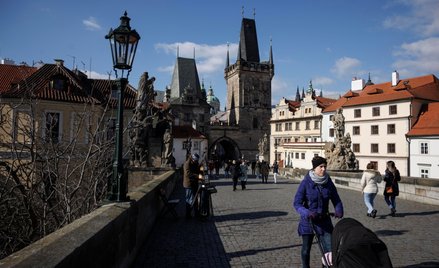 Czechy: Szef banku centralnego wzywa, by mniej wydawać