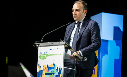 Stefano Lo Russo, burmistrz Turynu przemawiający podczas Europejskiego Forum Miast 2023, które odbył