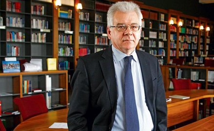 Jacek Czaputowicz, typ naukowca, kieruje KSAP od 2008 roku; jednocześnie wykłada na UW? i w Collegiu