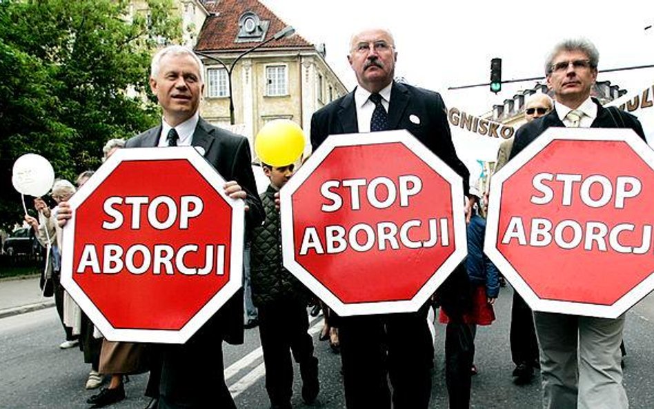 Walka między zwolennikami Pro-Life i Pro-Choice przenosi się z polskiego podwórka na europejskiego