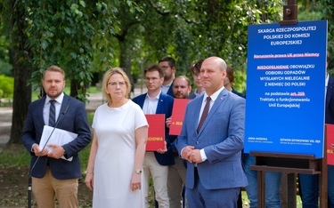 Minister klimatu i środowiska Anna Moskwa, minister ds. UE Szymon Szynkowski vel Sęk (P) oraz wicemi