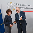 Minister Adam Bodnar wręczył sędzi Ewie Malinowskiej Odznakę Honorową za Zasługi dla Wymiaru Sprawie