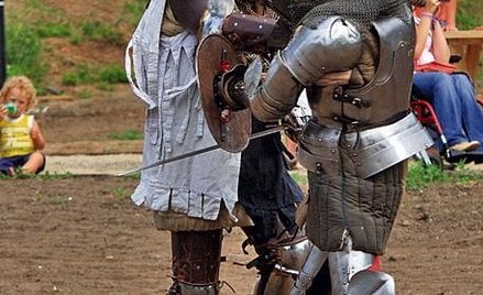 Między Barbakanem a Basztą Prochową odbędzie się pokaz walk rycerskich zorganizowany przez Muzeum Hi