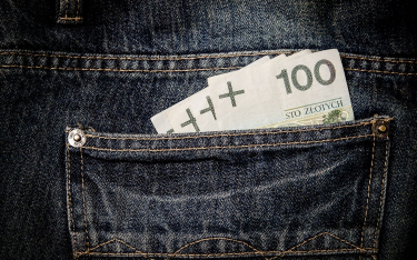 Średnia pensja w samorządach wynosi dzisiaj 3740 zł brutto, czyli niespełna 2,7 tys. „na rękę”.