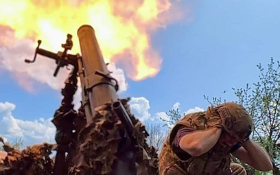 Ukraiński moździerz w czasie prowadzenia ognia