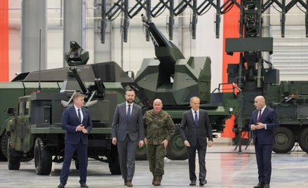 Premier Donald Tusk (2P), wicepremier, minister obrony narodowej Władysław Kosiniak-Kamysz (2L), dow