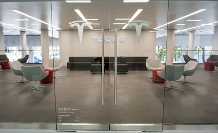 Tesla będzie miała bilion dolarów przychodu? Tak przewiduje jeden z udziałowców