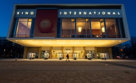 Kino International wybudowano w latach 1961-1963, Za projekt obiektu odpowiadali architekci Josef Ka