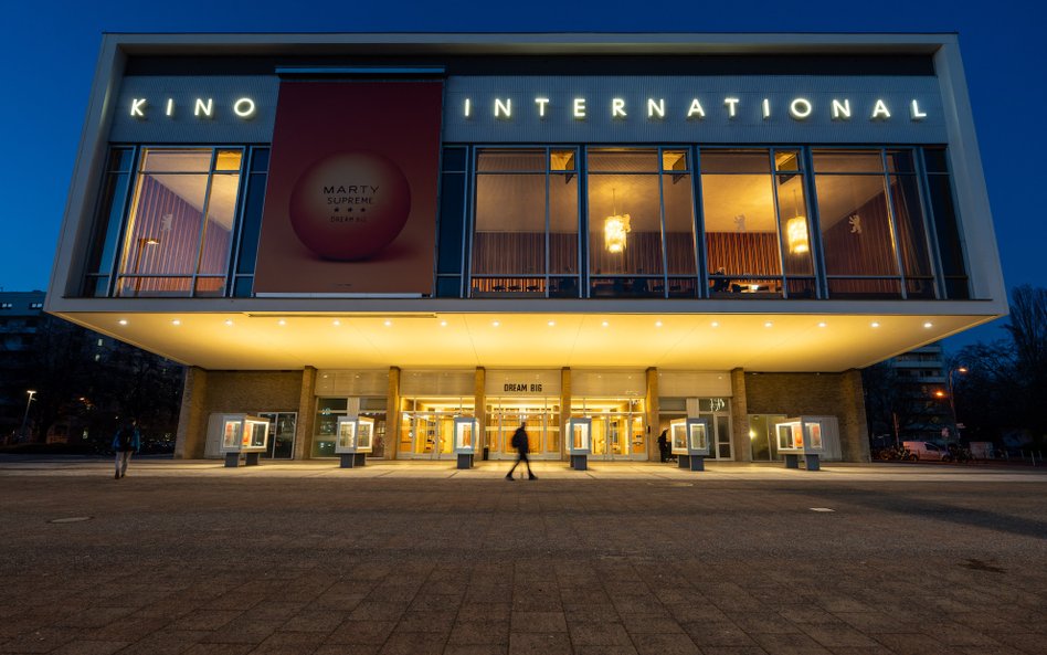 Kino International wybudowano w latach 1961-1963, Za projekt obiektu odpowiadali architekci Josef Ka