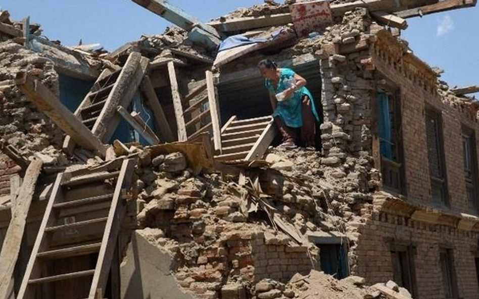 25 kwietnia – Nepal nawiedziło trzęsienie ziemi o sile 7,8 stopni w skali Richtera.