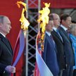 Władymir Putin z ogniem olimpijskim