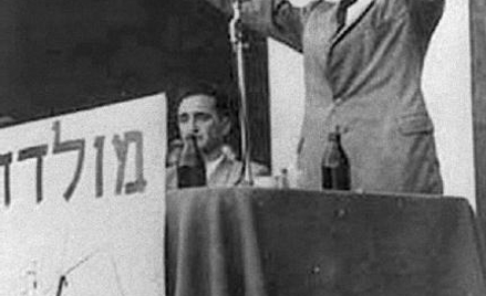Menachem Begin, późniejszy premier Izraela, był odpowiedzialny za masakrę ludności palestyńskiej w D