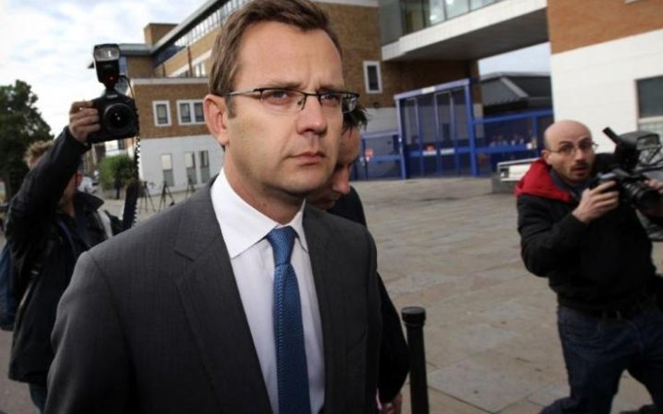 Andy Coulson zlecał włamywanie się do telefonów komórkowych rodzin ofiar zamachów