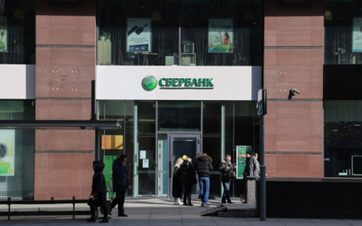 Rubel pikuje. Rosyjskie banki gwałtownie podniosły kursy walut