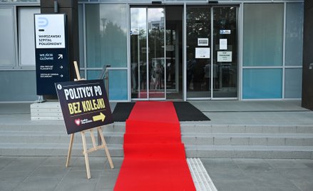 Happening PiS przed Szpitalem Południowym w Warszawie