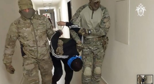 Podejrzanych o przeprowadzenie zamachu zatrzymano, w miejscu, z którego mniej więcej równa jest odle