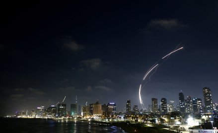Przechwycenie rakiet wystrzelonych z Iranu, widziane z Tel Awiwu