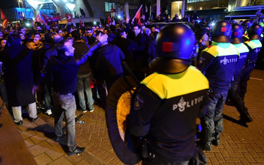 Holandia: Turecka minister deportowana. Policja rozbija protest