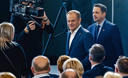 Dziś obóz rządzący nie ma spójnej opowieści. Nikt – poza Donaldem Tuskiem (na zdjęciu z Rafałem Trza