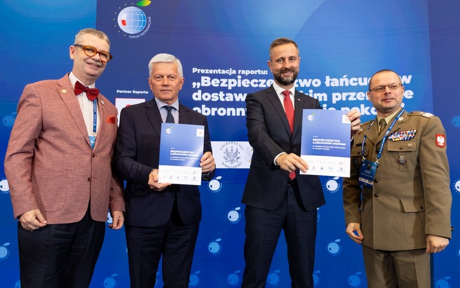 Wicepremier i minister obrony narodowej Władysław Kosiniak - Kamysz podczas prezentacji raportu w Ka