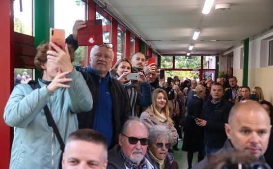 Wybory parlamentarne 2023. Lokal wyborczy w Szkole Podstawowej nr 310 w Warszawie gdzie, 15 bm. odda