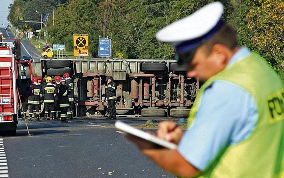 Przyzwyczajenie kierowcy do tego, że w danym miejscu jest czarny punkt, powoduje, iż go ignoruje – t