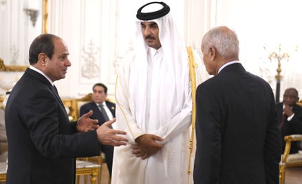 Emir Kataru w czasie rozmowy z prezydentem Egiptu i sekretarzem generalnym Ligi Arabskiej