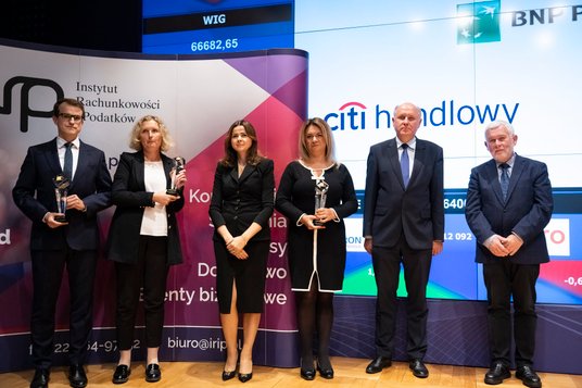 Nagrodzeni za najlepszy raport roczny w kategorii banków i instytucji finansowych. Pierwsza nagroda 