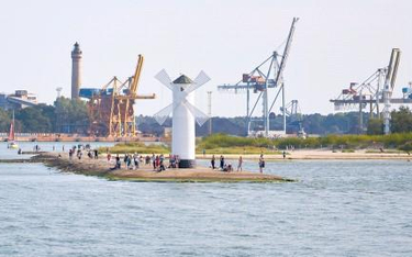 Rozbudowa portu w Świnoujściu może być ekonomiczną szansą dla całego regionu, po polskiej i niemieck