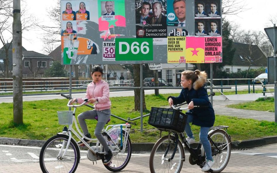 W wyborach uczestniczy 28 partii. 11 z nich ma swą reprezentację w obecnym parlamencie.