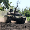 Obwód charkowski, ukraiński czołg w pobliżu linii frontu