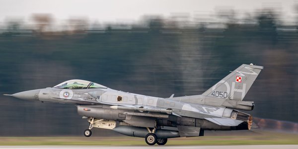 Polska poderwała myśliwce. Dwa lotniska czasowo zamknięte