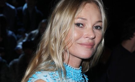 Kate Moss wciąż inspiruje stylem i wyznacza trendy.